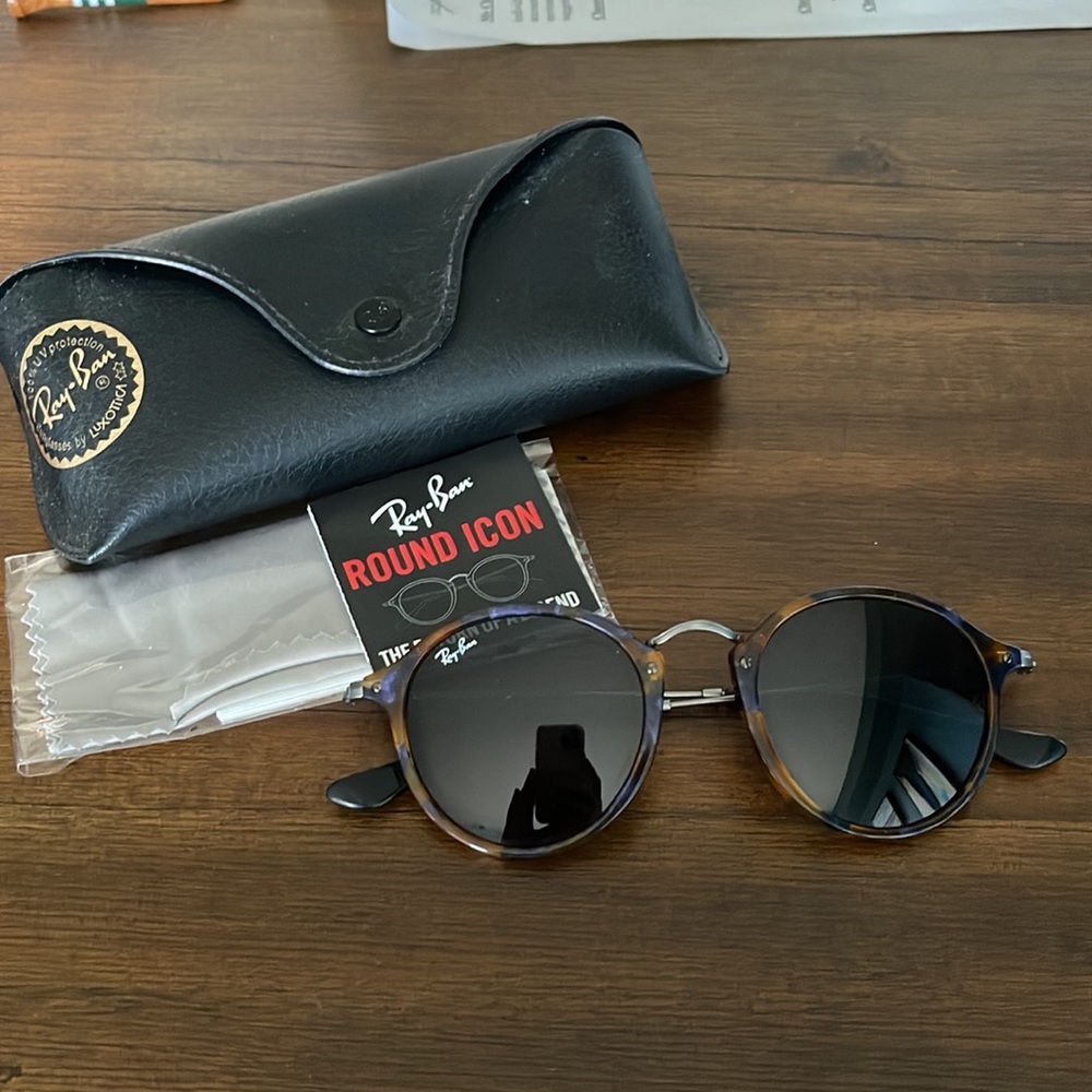 Rayban Round Fleck Sunglasses